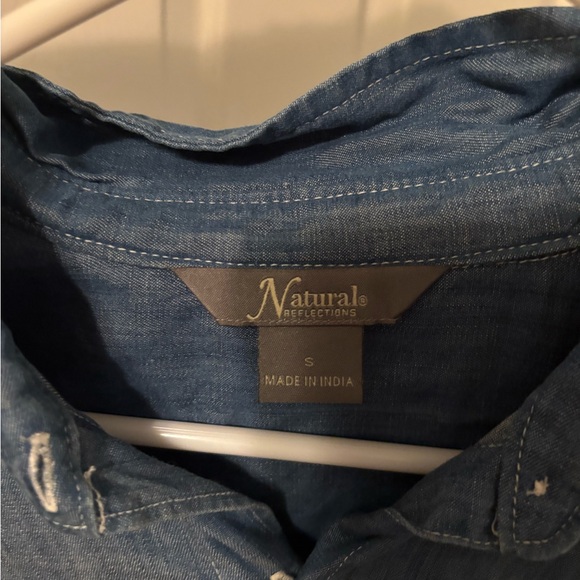 Button down - Picture 2 of 3